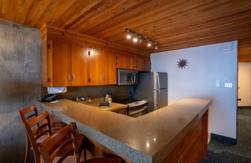 Salt Lake Mountain Resorts Condo | Iron Blosam Lodge!Steps to the Mountain! Snowbird, UT. From 3/20 to3/27/27