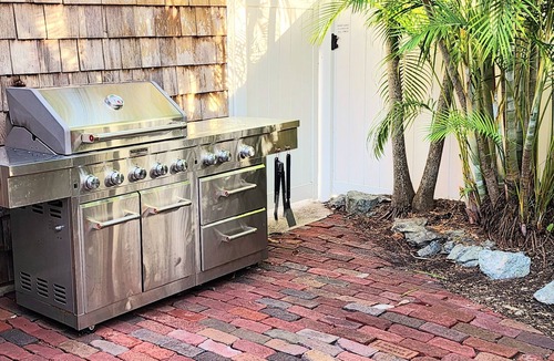 Belle Vista House | July OPEN! 4/3 Beach House w/kng beds, gym & bar. Only a 3min walk to beach!