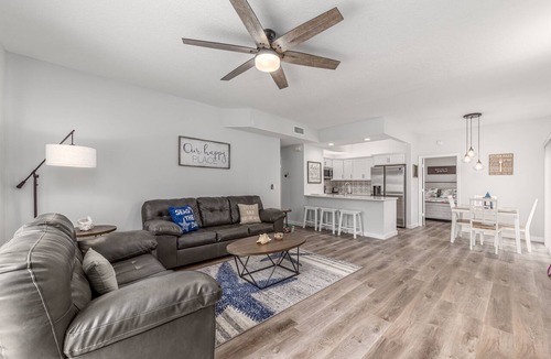 Bella Vista Condo | JupRent's Coastal Paradise - 8 min walk to Beach, Golf, Fishing, - 2Bed/2Bath