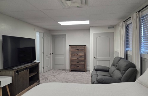 Roosevelt House | Just remodeled- Basement Apartment