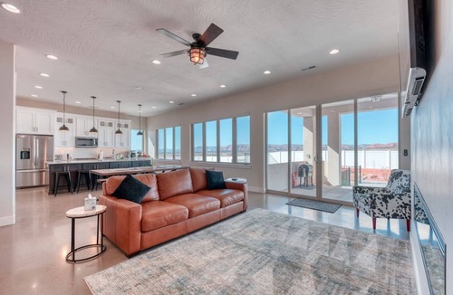 Kanab House | Kanab Vacation Home with Private Pool, Hot Tub, Pickleball and Basketball courts. Centrally located to Zion National Park and Bryce Canyon!