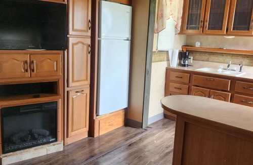 Cottondale RV Rental | Key-stone RV in beautiful campground. we have many Free-range animals