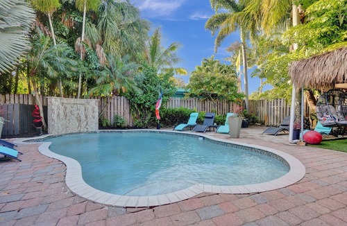 Wilton Manors Cottage | Kiki 3 - Men's Clothing optional Guest House