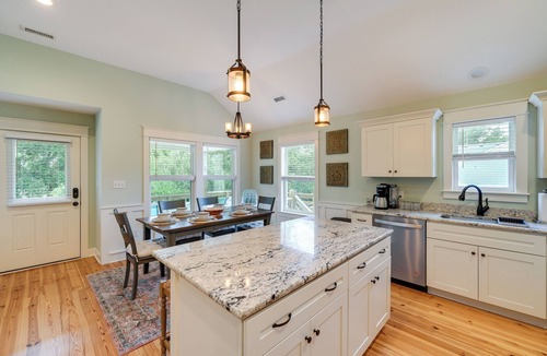 Colington House | Kill Devil Hills Retreat w/Gas Grill & Deck!