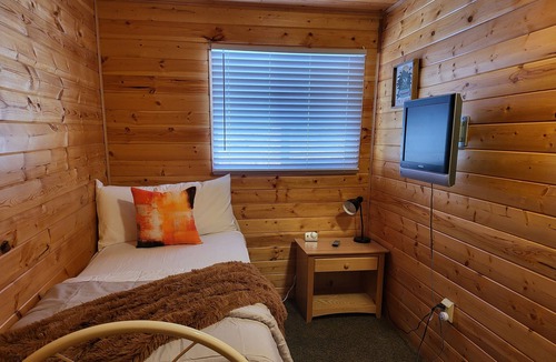 Mammoth Creek Cabin | King Bed - Clear Creek Escape Historic Panguitch Lake cabin spacious for up to 11
