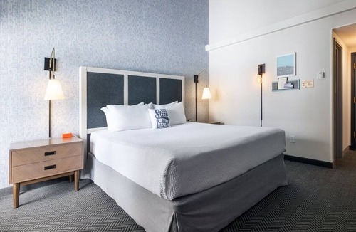 Steamboat Springs Hotel | King Room Getaway Gravity Haus Steamboat, Skiing Fun, Restaurant On-Site