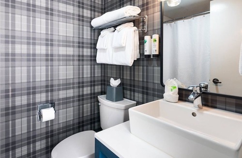 Steamboat Springs Hotel | King Room Getaway Gravity Haus Steamboat, Skiing Fun, Restaurant On-Site
