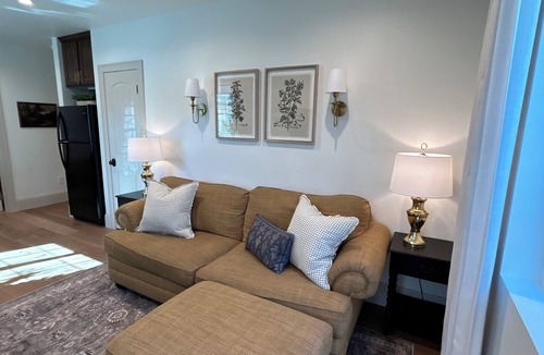 Mount Pleasant Apartment | King’s Cottage Guesthouse-Adorable daylight basement apartment!