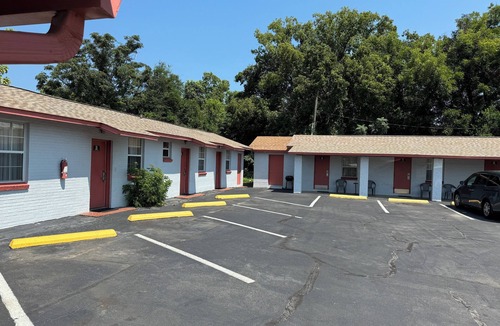 Telogia Apartment | Kitchenette Suite in the heart of Bristol, Florida.