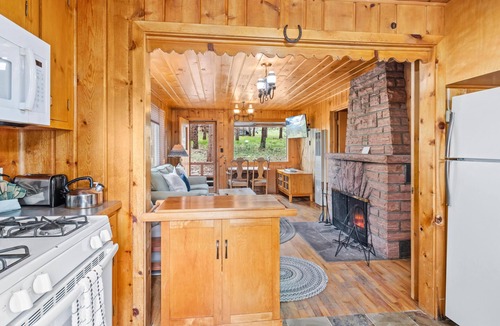 Estes Park Cabin | Knotty Pine - 2 bedroom cabin - Free WiFi