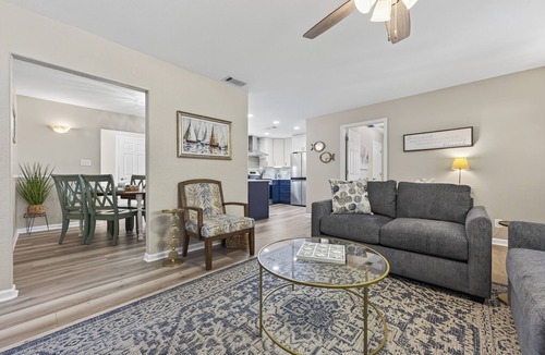 Wright House | Ksweetly's 4-bdrm, 2 bath home, sand Volleyball court; Fort Walton Beach