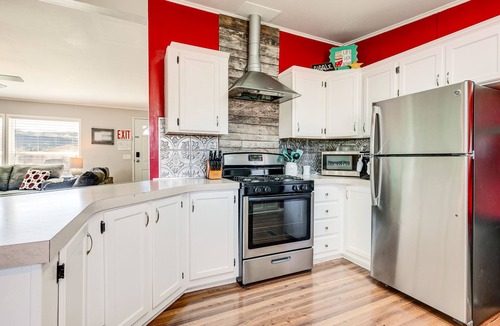 La Verkin House | La Verkin Home w/Yard, Covered Patio & Grill