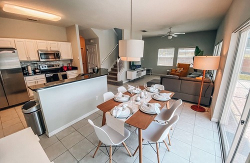 Sunset Lakes House | *LAKE FRONT SUNSET HOUSE*5 MINUTES TO DISNEY!