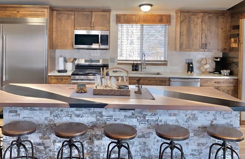 Manila House | Lake View Home That Truly Accommodates 12