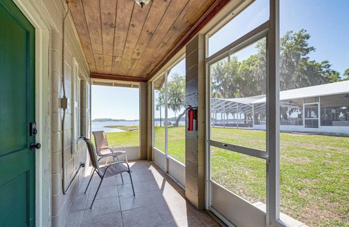 Hernando Cabin | Lake View, Pool Access! Pet-Friendly Hernando Stay