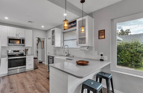 Winter Haven House | Lakefront Family Retreat | Private Dock, Tiki Bar & Kayaks | Near Legoland