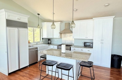 Fayette House | Lakefront Reunion House Pool Dock Hot Tub Firepit Game Room Sleeps 26