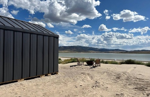 Levan Cabin | Lakeside Beach Casita - Views, Firepit, King Bed in Utah