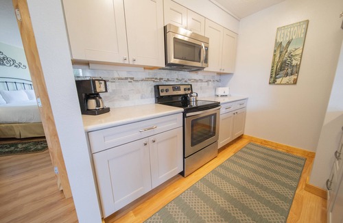 Lakeside Village Condo | Lakeside Retreat | Paddle, Hike & Relax