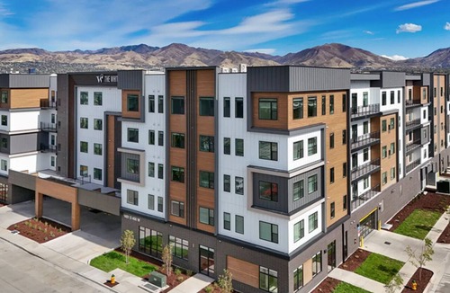 People's Freeway Apartment | Landing | Chic 1BD, Yoga Studio, Pool