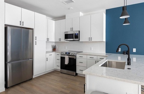 Civic Center Apartment | Landing | Modern 1BD, Rooftop Lounge, Gym