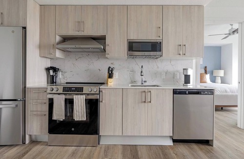Overtown Apartment | Landing | Modern 2BD, Pool