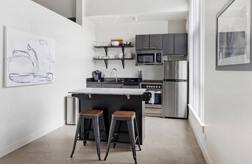 River North Art District Apartment | Landing | Modern Studio, Gym, Clubhouse