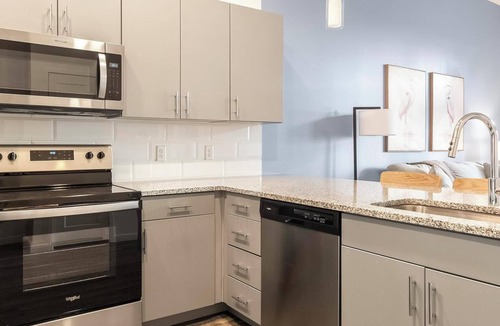 Northgate Apartment | Landing | Spectacular 1BD, Pool, Gym