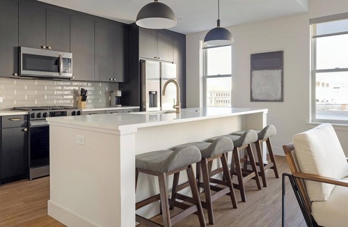 Uptown Apartment | Landing | Stunning 2BD, Rooftop Lounge, Gym