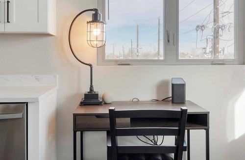 College View Apartment | Landing | Stunning 2BD in Harvey Park South