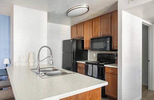 Herriman Apartment | Landing | Stylish 2BD, Pool, Gym