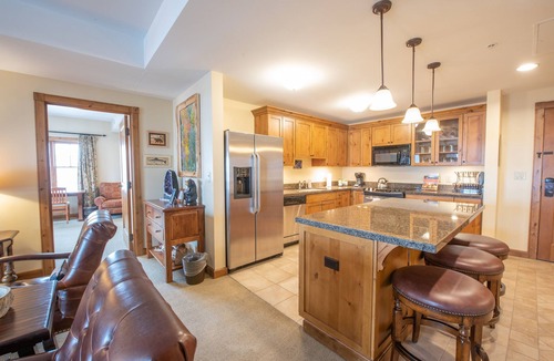 Mount Crested Butte Condo | Large 3 bedroom/4 bathroom Condo in Mountaineer Square - No Cleaning Fee! by RedAwning
