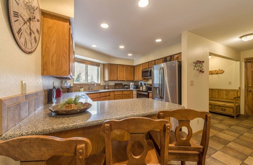 Mountain House Condo | Large 3 BR/3 BA Near Mountain House Lifts; Private Hot Tub in unit; 7 beds