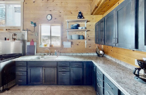 La Sal Cabin | Large Family Cabin with Commercial Kitchen and Lot of Sleeping Options