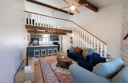 Red River House | Large Groups | In Town - Walk to Slopes and Shops