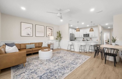 Laguna Beach House | Large Home~Short Walk to Beach+Saltwater Pool l Sleeps 24