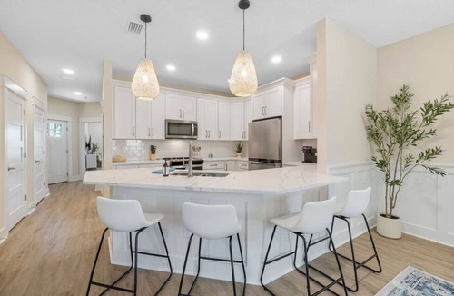 Laguna Beach House | Large Home~Short Walk to Beach+Saltwater Pool l Sleeps 24
