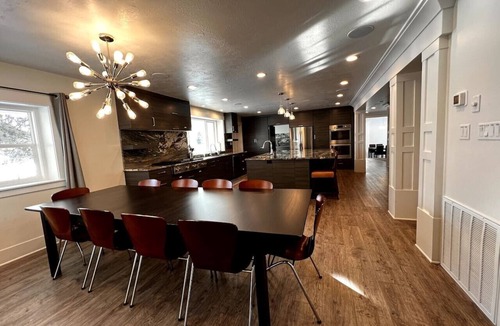 Edgemont House | Large House for Family, Groups, Retreats, Reunions