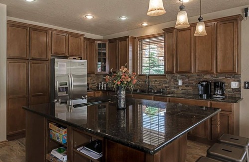 Fraser House | Large Stunning home, Shuttle, Hot Tub Views & Close!