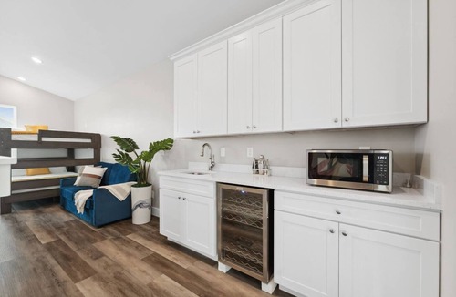 Holiday Beach House | Late Summer Beach Escape Hot Tub Cozy Fall Nights Fire Pit Arcade and Sun Deck!