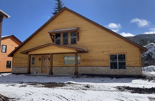 South Fork Cabin | LAZY MOOSE on the river, close to Wolf Creek Ski Area & RioGrandeNationalForest.
