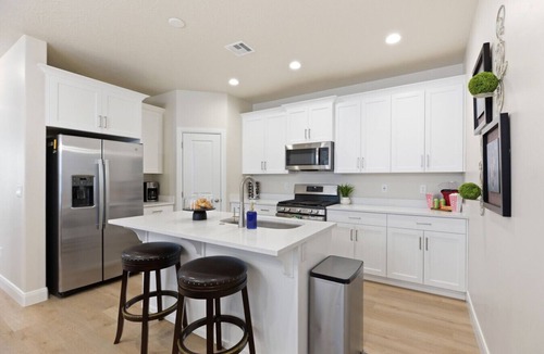 Washington Villa | Lazy River, Slide, BBQ and Treehouse Bunk Room