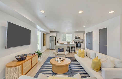 Downtown Salt Lake City House | LCF - Downtown SLC Townhome - 2 King Suites - Sofa Bed - 2.5BA - 2-Car Garage