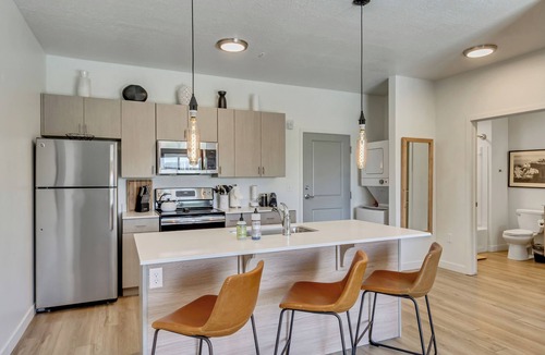 Downtown Salt Lake City House | LCF - Downtown SLC - King + Sleeper - Gym - Sleeps 4 - Garage