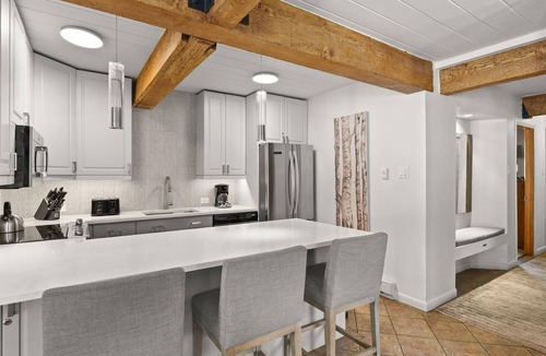Aspen Condo | Lift One - Beautiful top floor three bedroom with mountain views