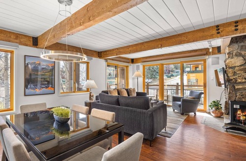 Aspen Condo | Lift One - Beautiful top floor three bedroom with mountain views