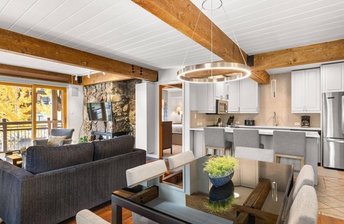 Aspen Condo | Lift One - Beautiful top floor three bedroom with mountain views