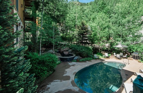 Aspen Condo | Lift One - Beautiful top floor three bedroom with mountain views