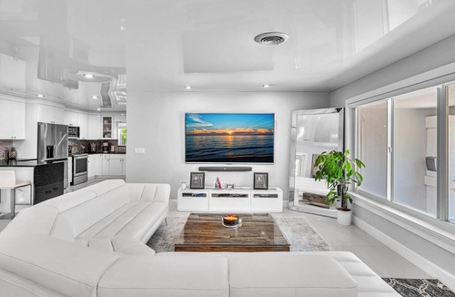 Lighthouse Point House | Lighthouse Point Retreat:Heated Pool & 3 Ensuite Bedrooms with luxury mattresses