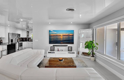 Lighthouse Point House | Lighthouse Point Retreat:Heated Pool & 3 Ensuite Bedrooms with luxury mattresses